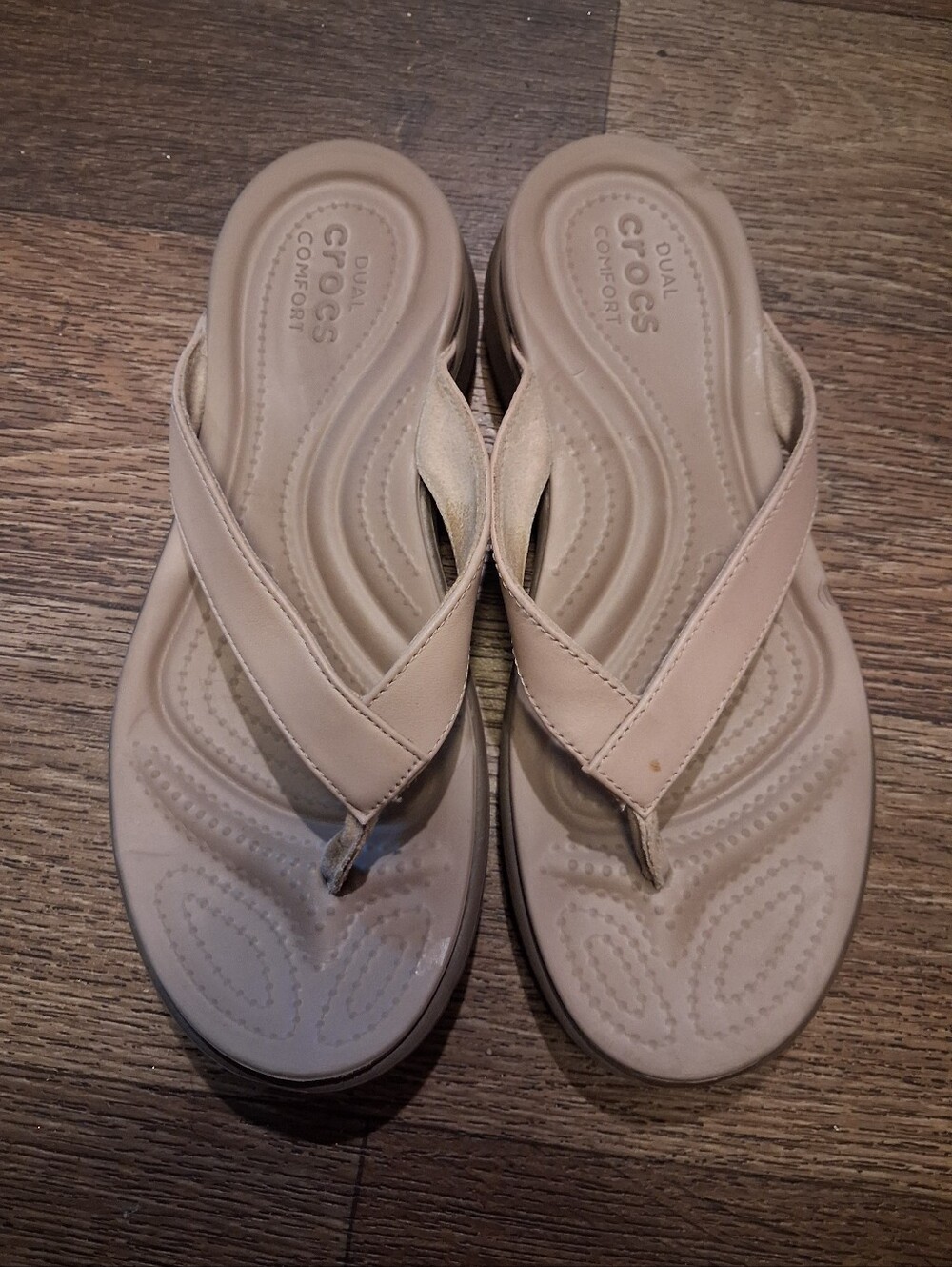 Crocs Capri Women’s Dual Comfort Tan Flip Flop Sandals Sz 7